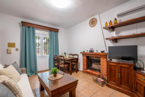 Chalet con chimenea y piscina Empul aguacate